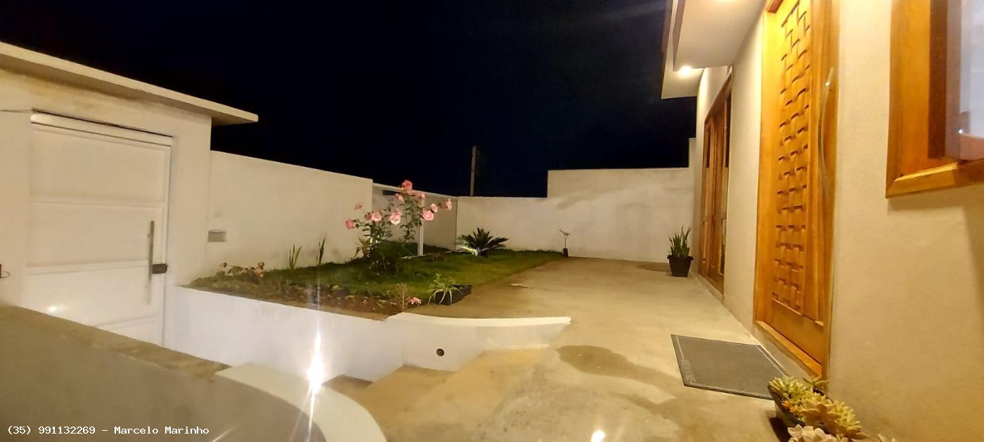 Casa à venda com 2 quartos, 300m² - Foto 4